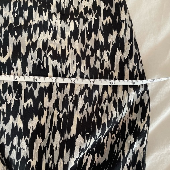 ✨Express✨ Abstract Print Satin Cowl Neck Midi Slip Dress - Picture 10 of 11